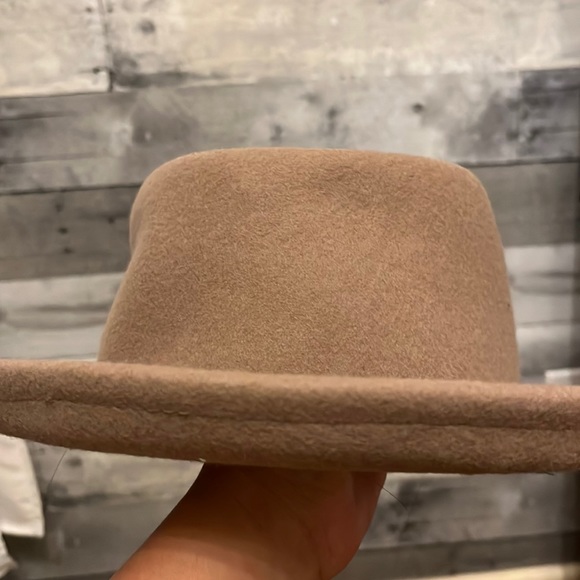 Wool hat - Picture 1 of 2